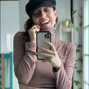 cute long sleeve brown top, size medium. stretchy snd comfy!